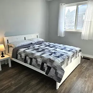 Homestay Modern Quiet By The Airport